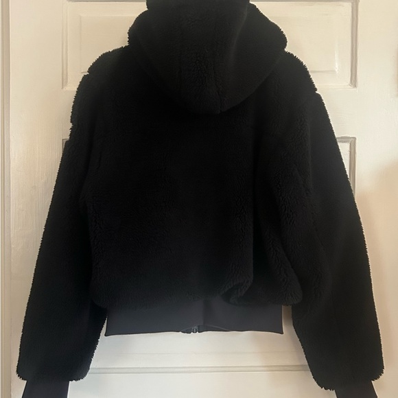 ALO Yoga Black Foxy Sherpa Zip Jacket, size M - Picture 6 of 12